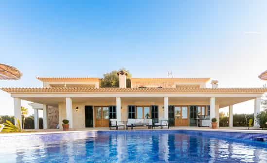 ES-1092703-Maria de la Salut