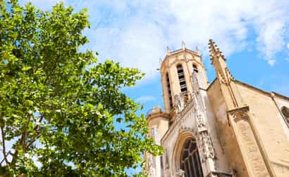 Cathédrale Saint-Sauveur in Aix-en-Provence mit historischer Fassade