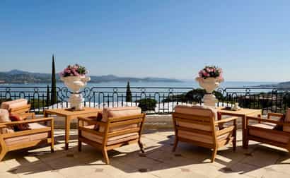 Panoramablick vom Restaurant der Villa Belrose über die Bucht von Saint-Tropez.