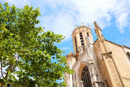 Cathédrale Saint-Sauveur in Aix-en-Provence mit historischer Fassade