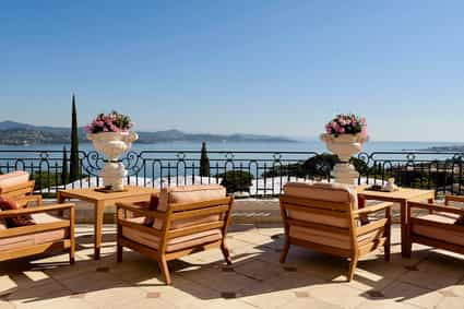 Panoramablick vom Restaurant der Villa Belrose über die Bucht von Saint-Tropez.