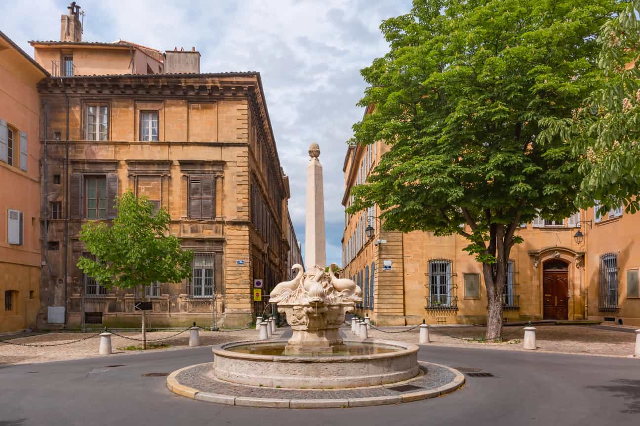 Fontaine des Quatre-Dauphins in Aix-en-Provence mit historischer Brunnenanlage