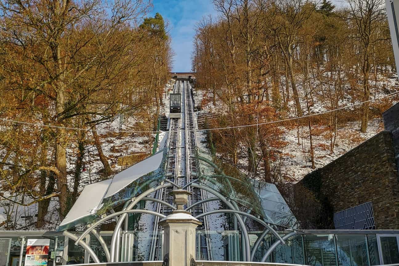Seilbahn von der Innenstadt von Spa zu den Thermes de Spa in Belgien