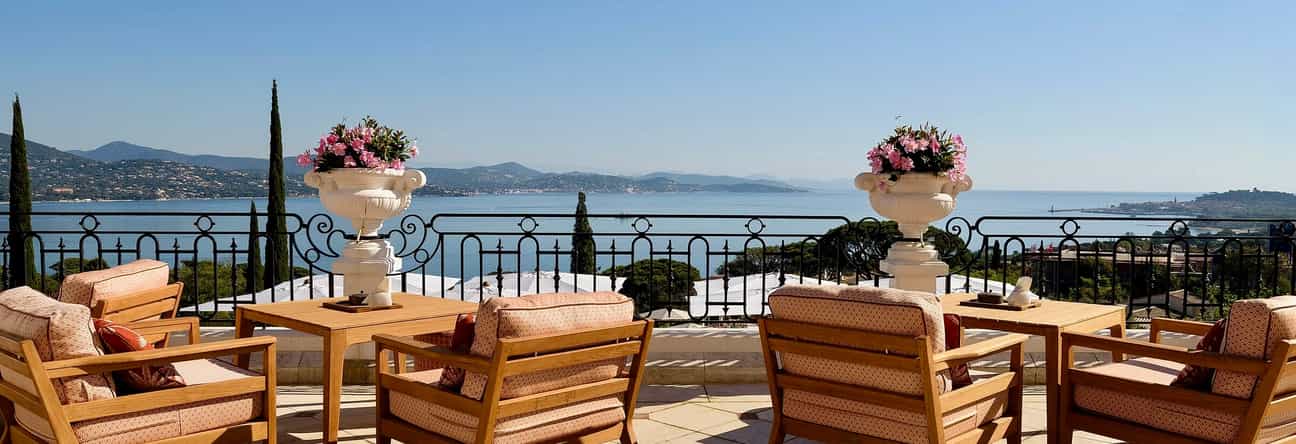 Panoramablick vom Restaurant der Villa Belrose über die Bucht von Saint-Tropez.